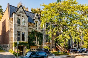 61 Chesterfield Av in Westmount, QC - Building Photo