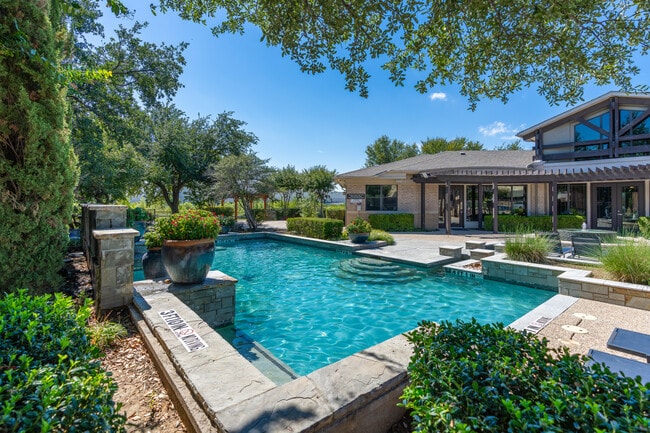 Lakeside 121 Apartments