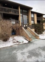 6174 Knoll Ln Ct in Willowbrook, IL - Building Photo