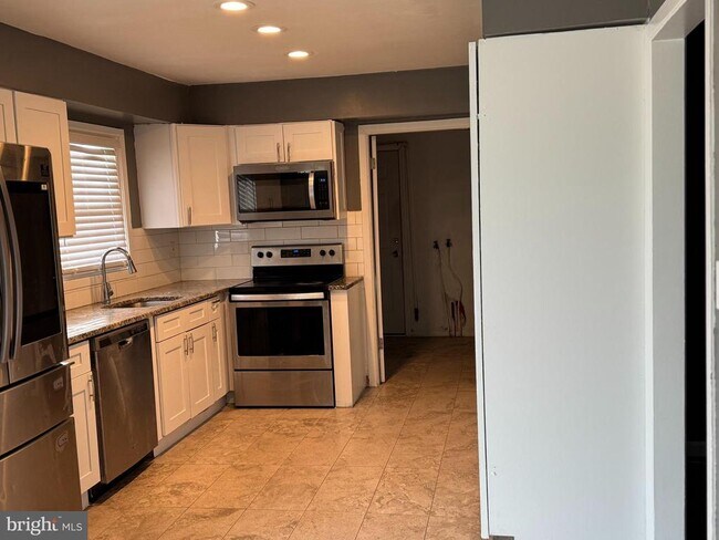 12 Hasting Ln in Willingboro, NJ - Building Photo - Building Photo