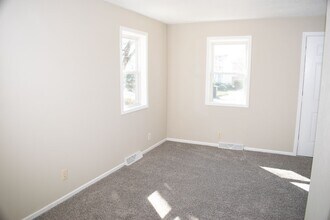 2512 Morton Ave in Des Moines, IA - Building Photo - Building Photo