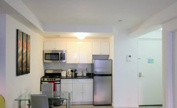 521 W 48th St in New York, NY - Building Photo - Building Photo