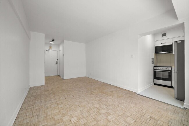 property at 500 Des Pins Av O