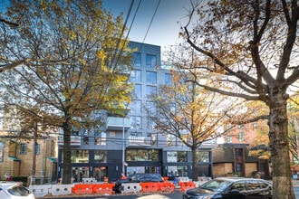 Penrose Tower in Flushing, NY - Foto de edificio - Building Photo