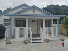 11108 Peachtree Dr in Miami, FL - Building Photo