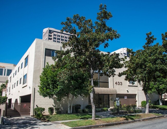 433 N. Louise Street in Glendale, CA - Foto de edificio - Building Photo