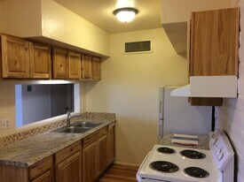 923 N Swan Rd in Tucson, AZ - Building Photo