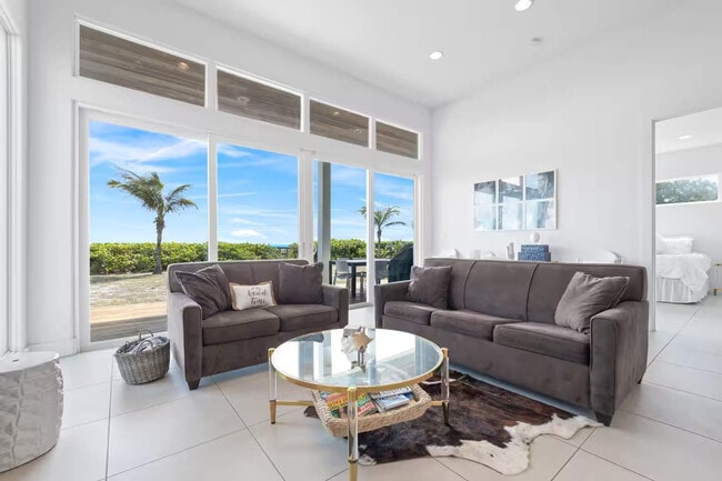 141 S Atlantic Ave in Cocoa Beach, FL - Building Photo - Building Photo