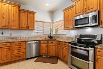 13697 S Tom Shoemaker Cir in Draper, UT - Building Photo - Building Photo