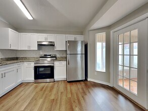 430 Maple Pointe Dr in Seffner, FL - Building Photo - Building Photo