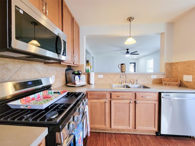 2911 Rustling Chestnut St