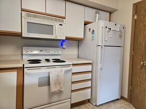 2880 Coral Ct in Coralville, IA - Building Photo - Building Photo