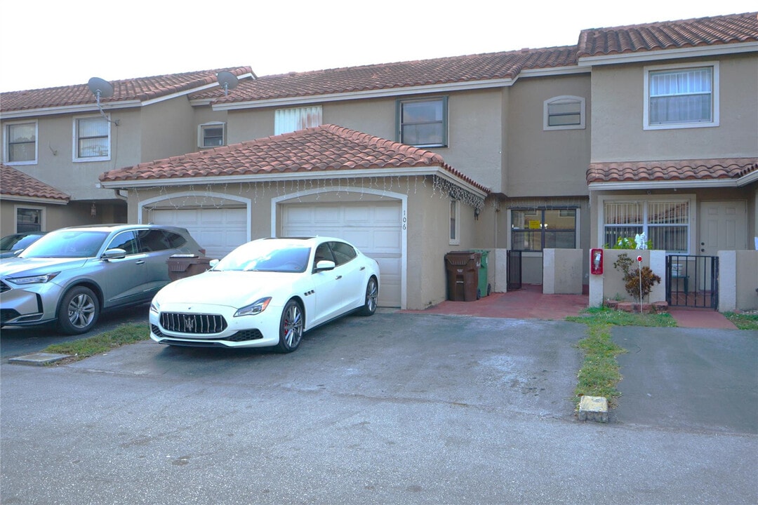 6380 W 24th Ct in Hialeah, FL - Building Photo