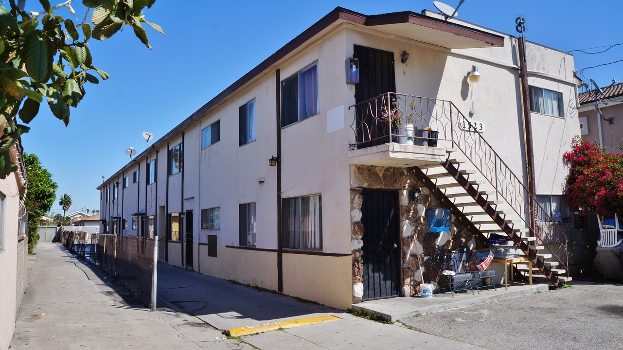 1523 Plaza Del Amo in Torrance, CA - Foto de edificio