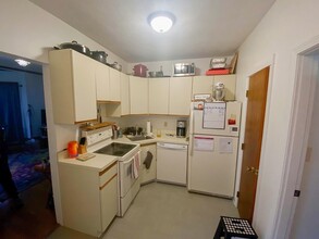 957 Washington St, Unit 2 in Newton, MA - Foto de edificio - Building Photo