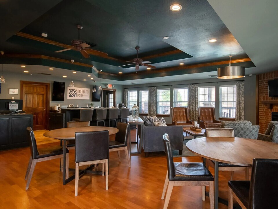 Orchard Park in Springfield, MO - Building Photo