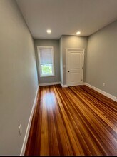 31 Faywood Ave, Unit 2 in Boston, MA - Foto de edificio - Building Photo