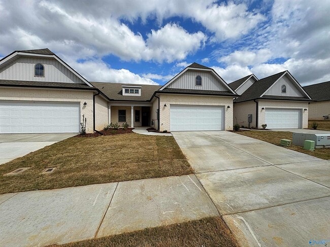 6065 Gardner Maples Dr SE in Owens Cross Roads, AL - Building Photo - Building Photo