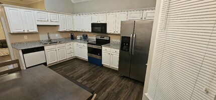 8677 S Ashley Glen Cir in Memphis, TN - Building Photo - Building Photo