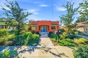 314 E Palmyra Ave in Orange, CA - Building Photo