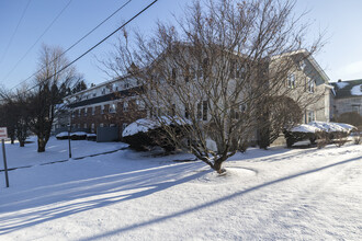 Sunrise East Apartments in Derry, NH - Building Photo - Building Photo