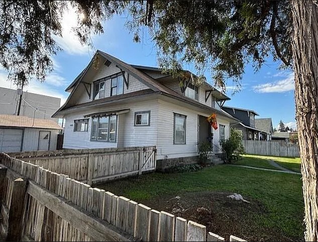 124 E Orchard Ave in Selah, WA - Building Photo - Building Photo