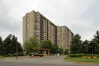 20 Cherrytree Dr in Brampton, ON - Building Photo - Building Photo