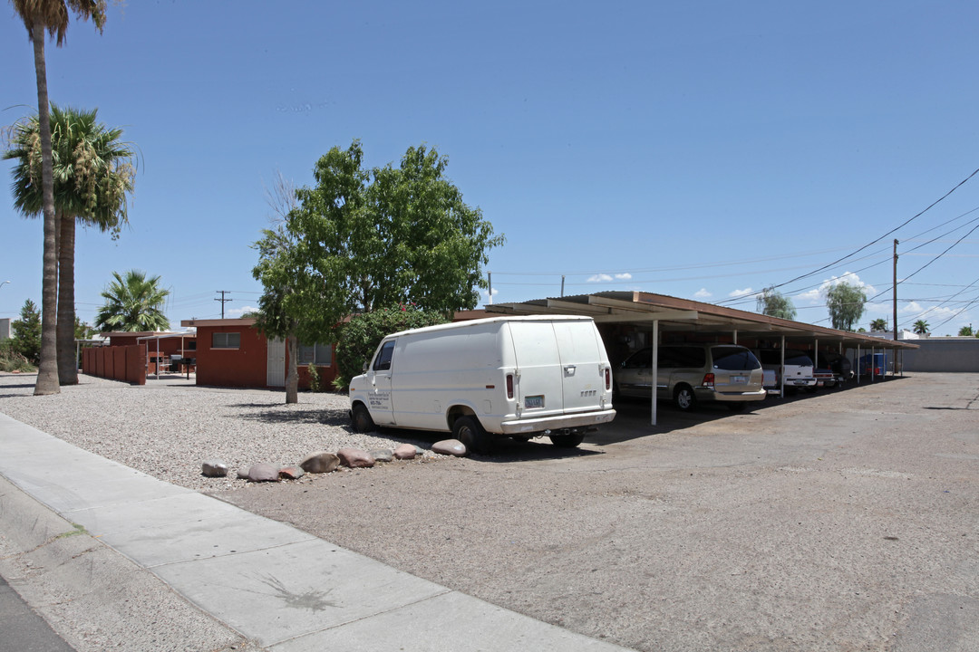 1081 N California St in Chandler, AZ - Building Photo