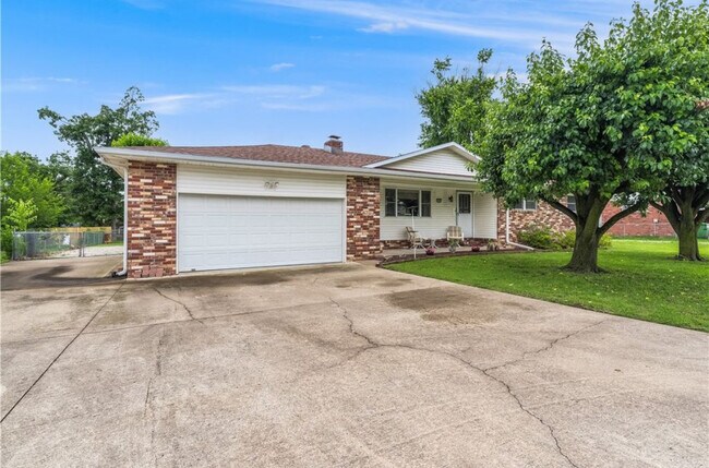 2304 S 16th St in Rogers, AR - Foto de edificio - Building Photo