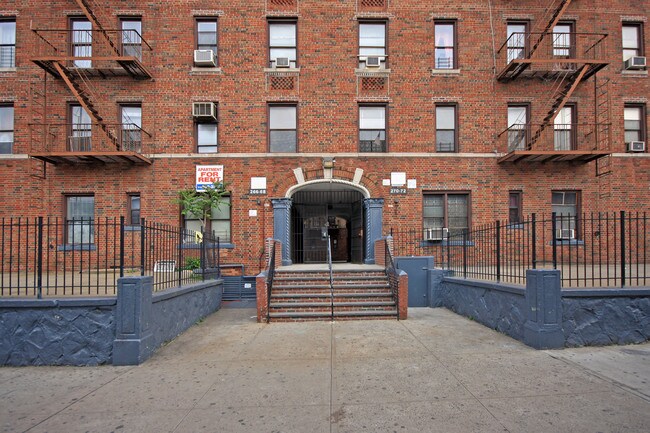 266-272 Nagle Ave in New York, NY - Building Photo - Building Photo