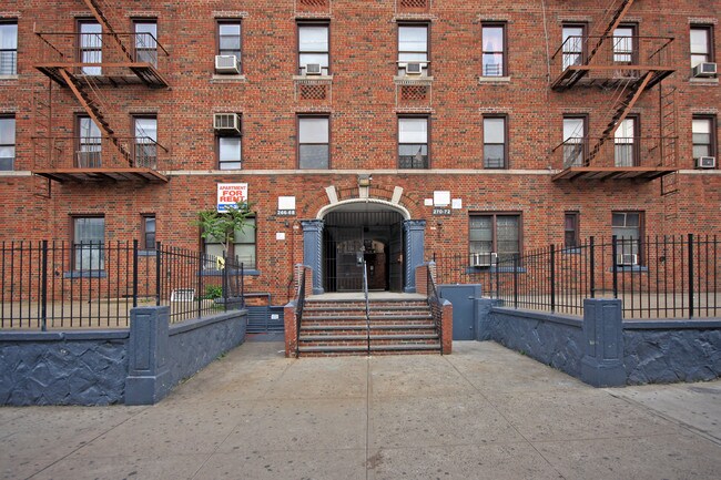 266-272 Nagle Ave in New York, NY - Foto de edificio - Building Photo