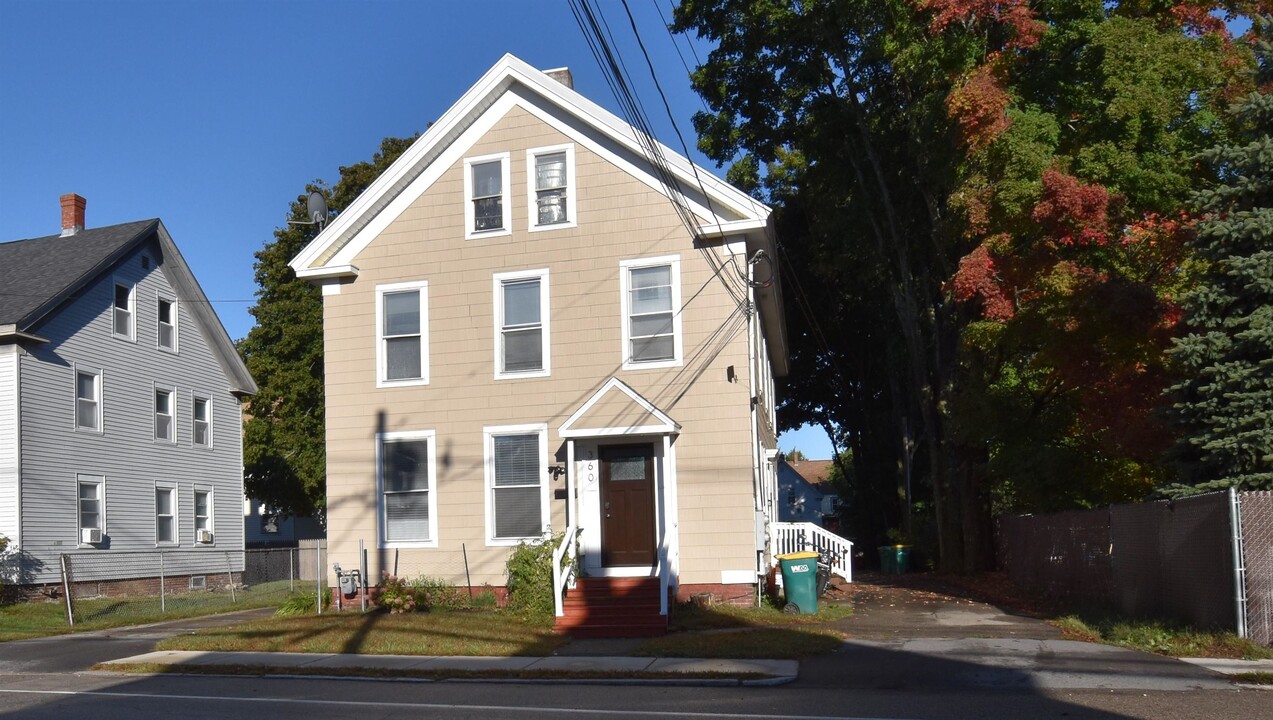 360 Portland St in Rochester, NH - Building Photo