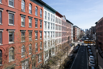 811 Willow Ave in Hoboken, NJ - Foto de edificio - Building Photo