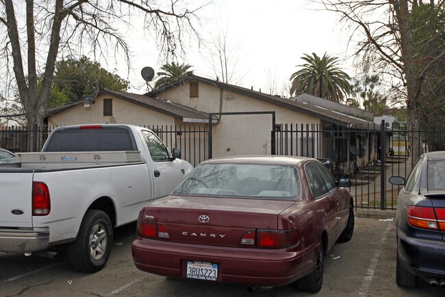 2625 Del Paso Blvd in Sacramento, CA - Foto de edificio - Building Photo