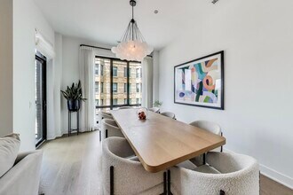 323 S Racine Ave in Chicago, IL - Building Photo - Building Photo