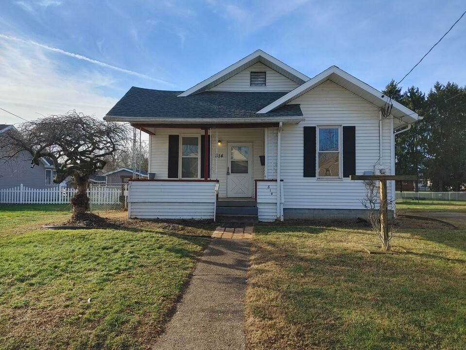 814 18th St in Vienna, WV - Building Photo