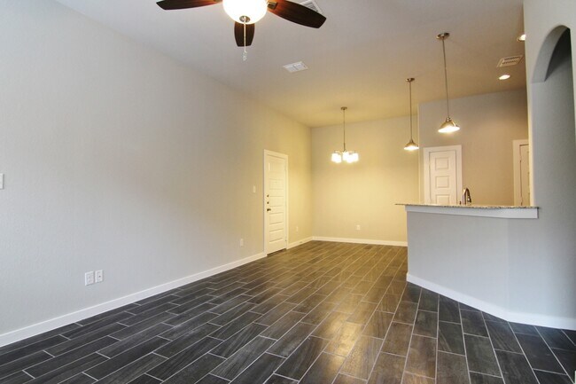 354 Creekside Curve in New Braunfels, TX - Building Photo - Building Photo