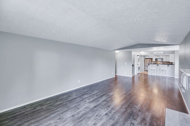 162 S Coeur Dalene St, Unit B 301 in Spokane, WA - Building Photo - Building Photo