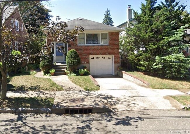132A Hawthorne Ave in Floral Park, NY - Building Photo - Building Photo