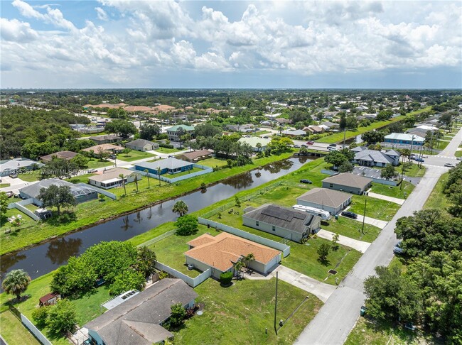 2357 SW Chestnut Ln in Port St. Lucie, FL - Building Photo - Building Photo
