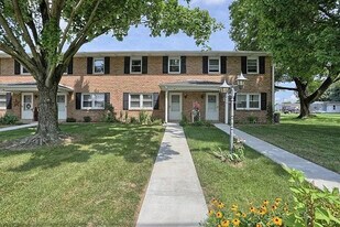 451 W Main Ave in Myerstown, PA - Building Photo