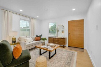 2805 2nd Ave N in Texas City, TX - Building Photo - Building Photo