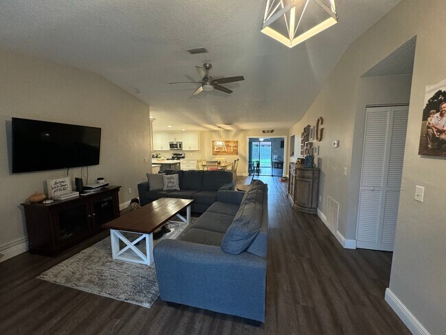 21 Banner Ln in Palm Coast, FL - Building Photo - Building Photo