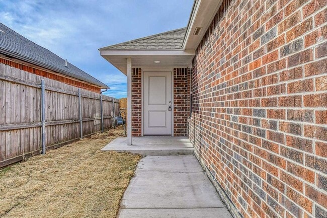 1005 St Cecil in Moore, OK - Building Photo - Building Photo