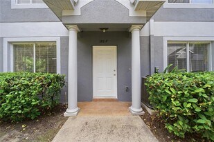 18117 Paradise Point Dr in Tampa, FL - Building Photo