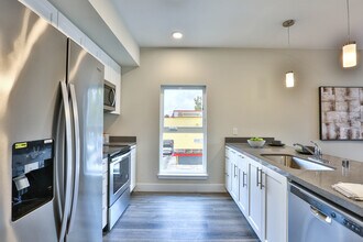 Neo on First in San Jose, CA - Foto de edificio - Building Photo