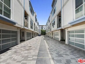 6728 W Hepburn Way in Los Angeles, CA - Building Photo - Building Photo