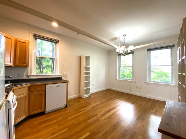 94 Mason Ter, Unit 97-B in Brookline, MA - Foto de edificio - Building Photo