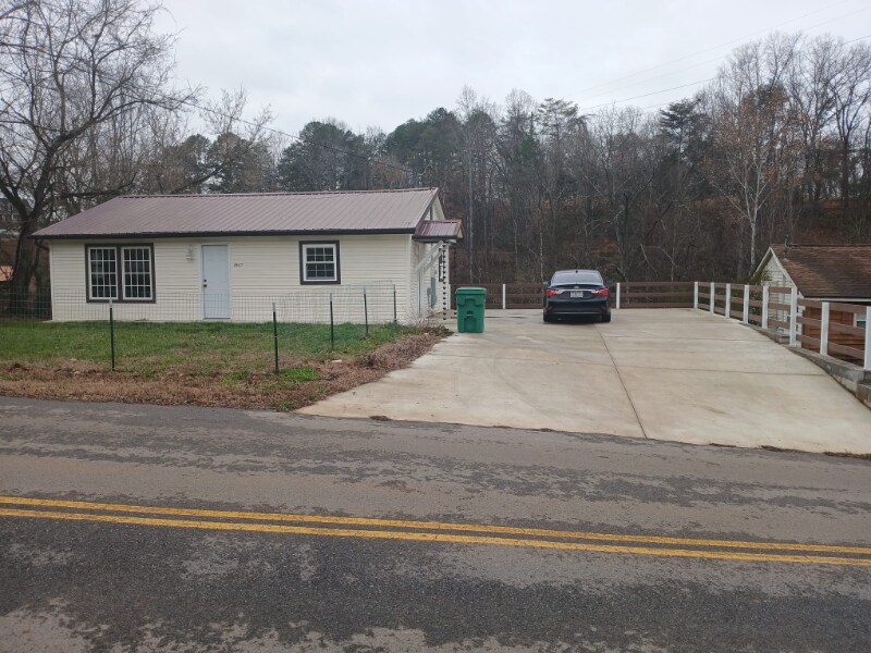 1967 Old Liberty Hill Rd in Morristown, TN - Building Photo