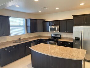 991 Via Gandalfi in Henderson, NV - Building Photo - Building Photo